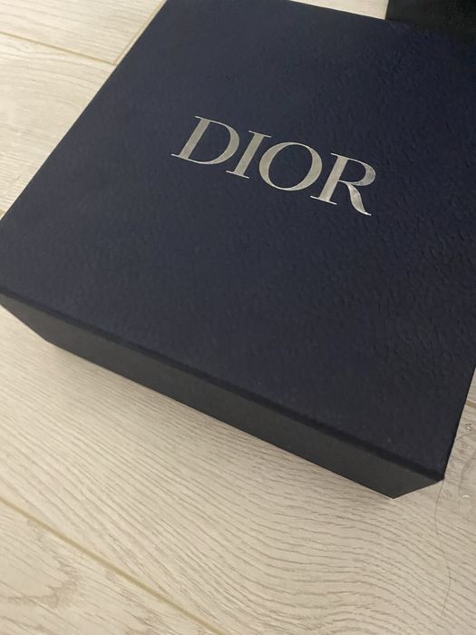 Упаковка коробка фирмы dior