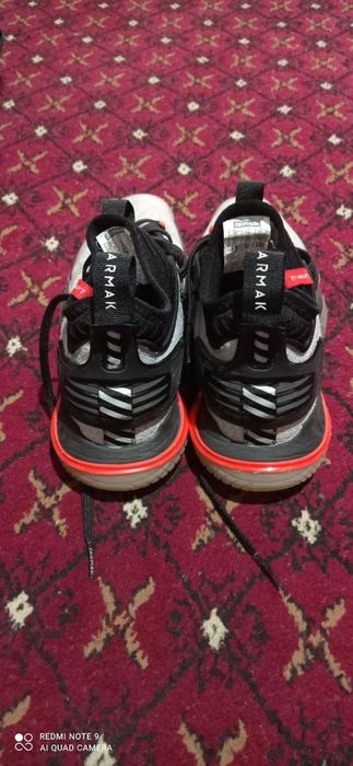 Продам кроссовки б/у 40 41