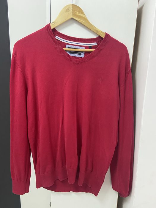 Pulovar rosu purtat de 2-3 ori