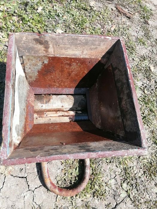 Ретро Машина за грозде. Цена в Евро