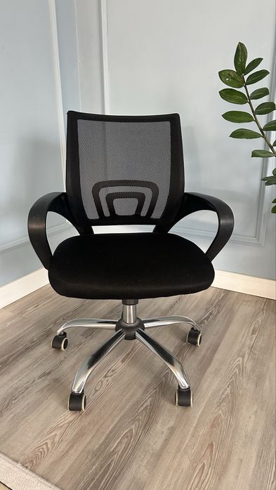 Кресло офисное на колесах