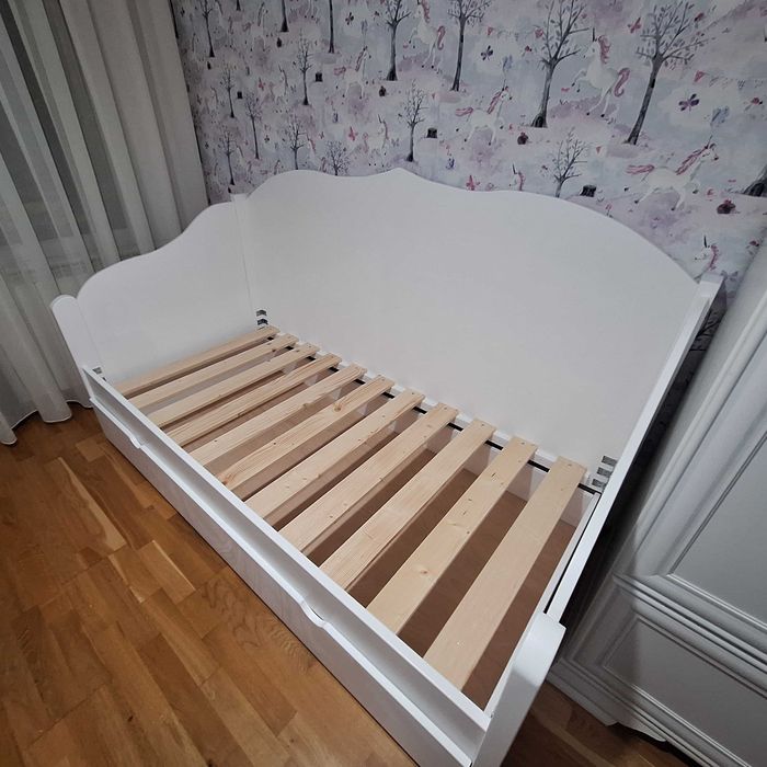 TRANSPORT GRATUIT.Pat din lemn masiv cu spatiu pt.depozitare.Cod 123