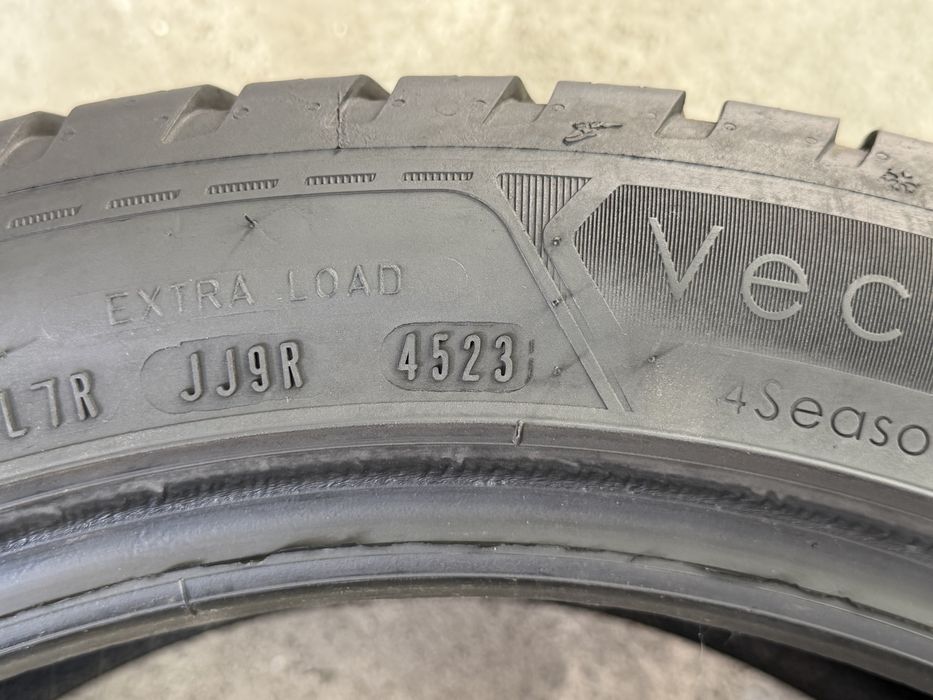 225/45/17 Goodyear 2Броя: 80€ 6.5мм Всесезонни гуми