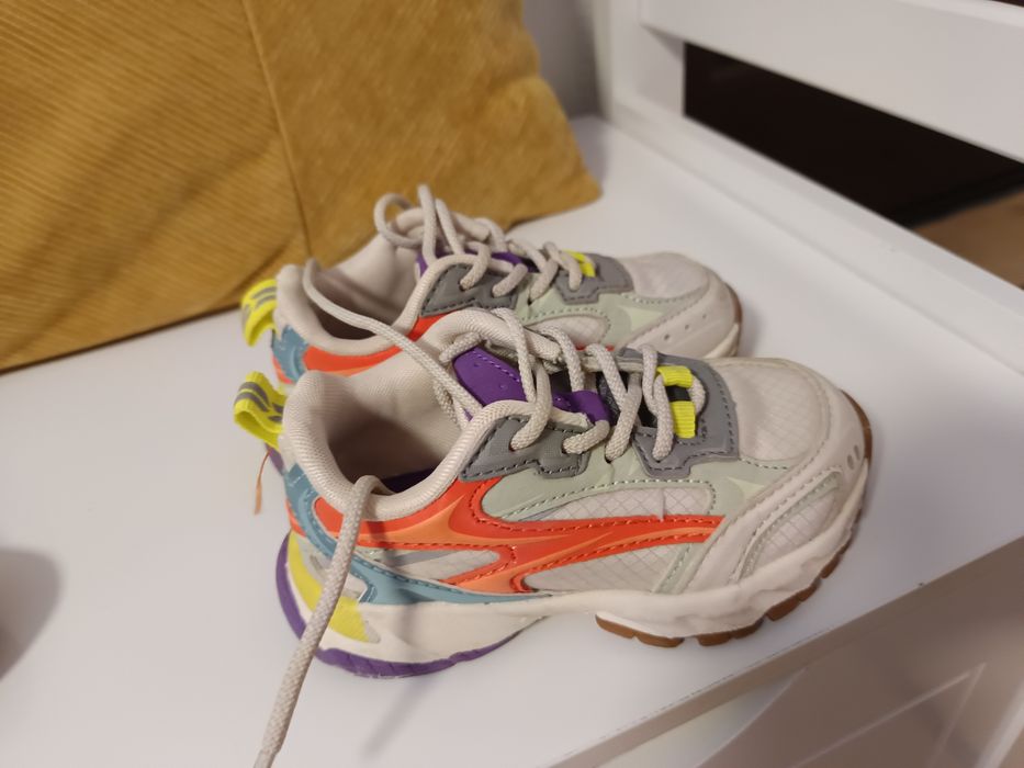 Adidași mărimea 23