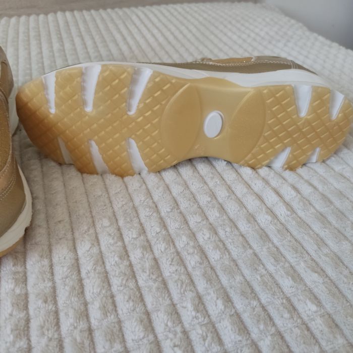 Златисти маратонки