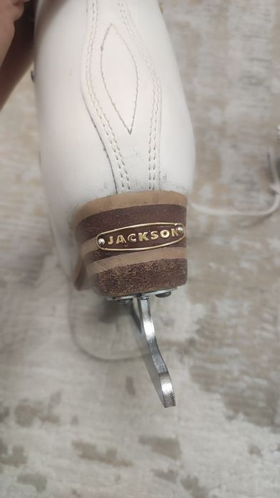 Фигурные коньки Jackson