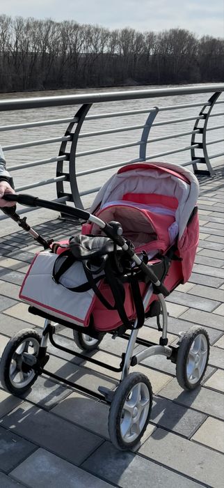Детская коляска фирмы Geoby