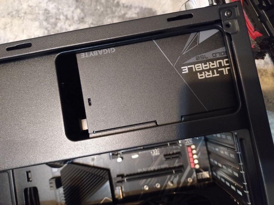 Unitate pc gaming ryzen 5600x rx 6650 xt