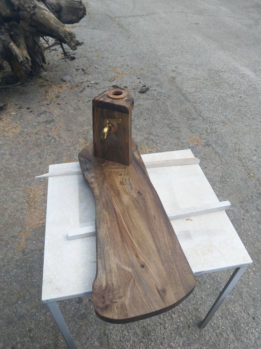 Дъска за мезета диспенсър за алкохол