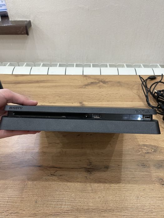 Playstation 4 slim, 2 джойтика