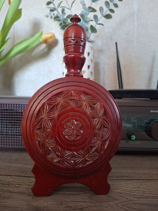 Plosca veche din lemn.