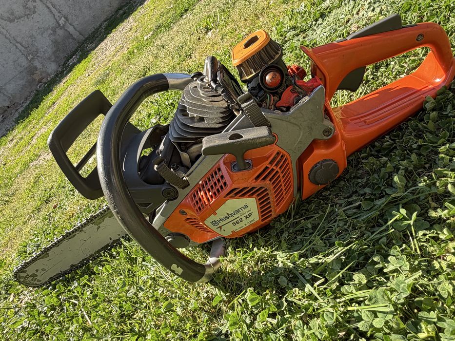 Husqvarna 562 XP profesională,puternică pornește ușor ,gata de lucru !!
