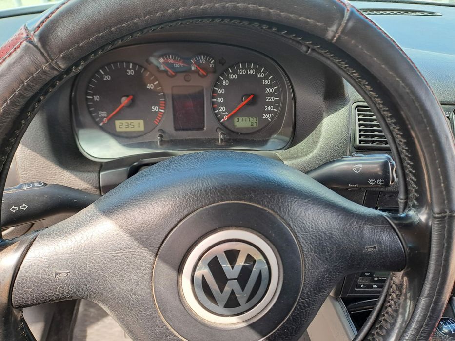 De vanzare Golf 4 an 2003 cod motor AXR.