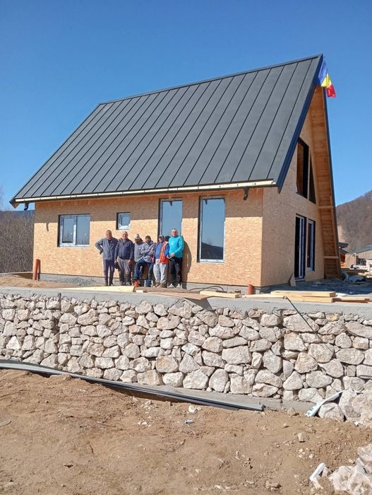 Foișoare ,terase ,case de lemn ,pergole cabane prelucrăm și modelăm lemnul profesional, mai multe găsiți în anunțurile mele ,sau casetrainice.ro