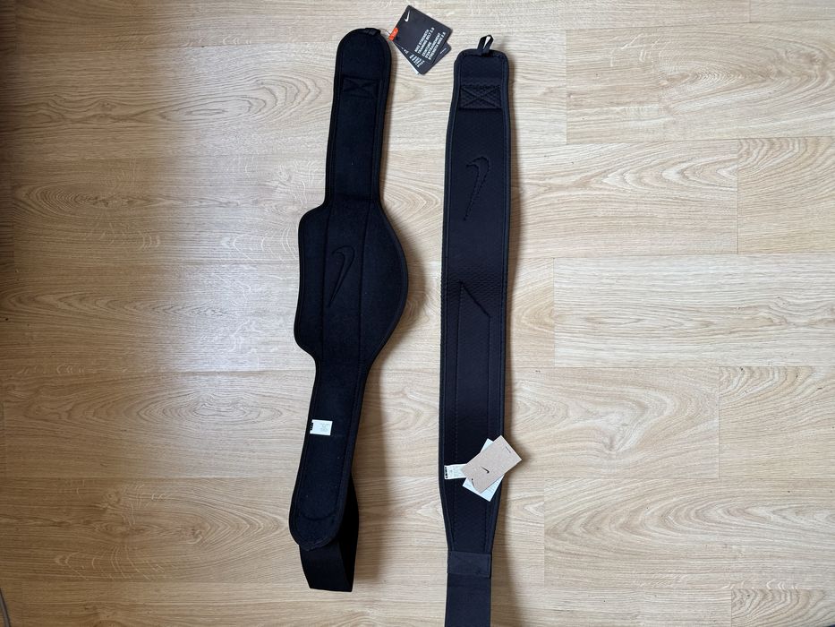 Nike черни колани за силови тренировки Nike Strength Training Belt 2.0