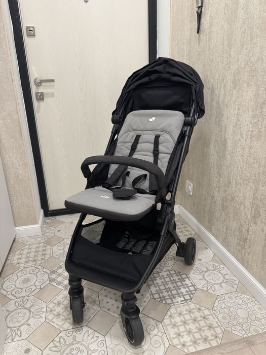 Коляска Joie