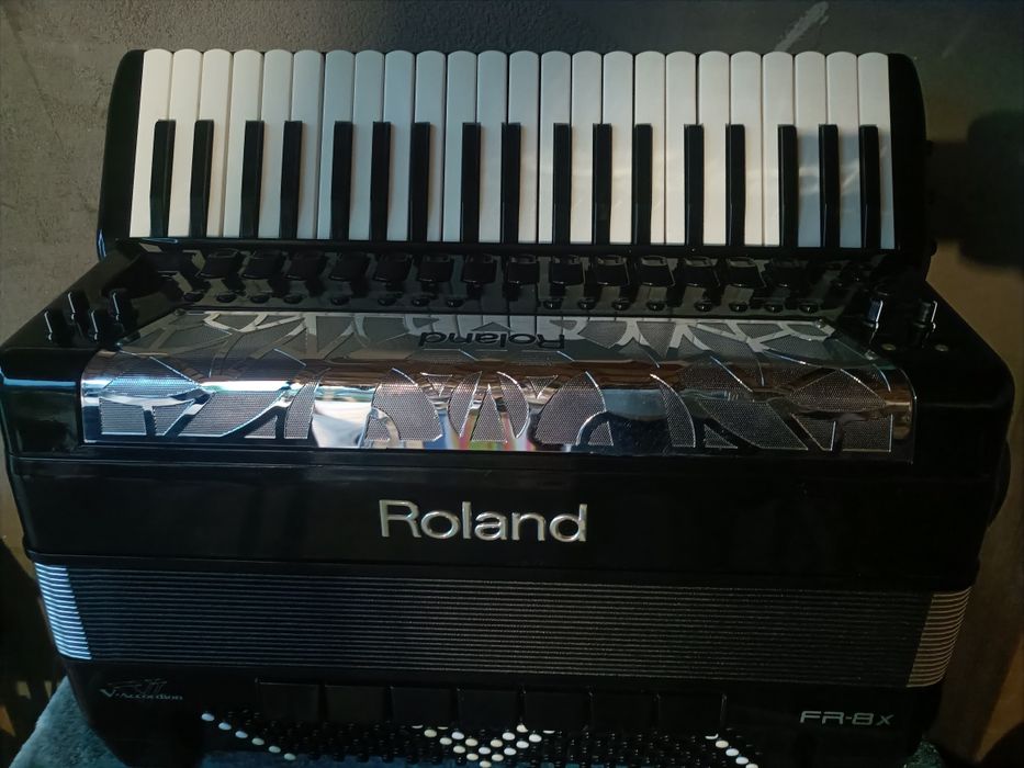 Roland fr 8x  in stare excelenta