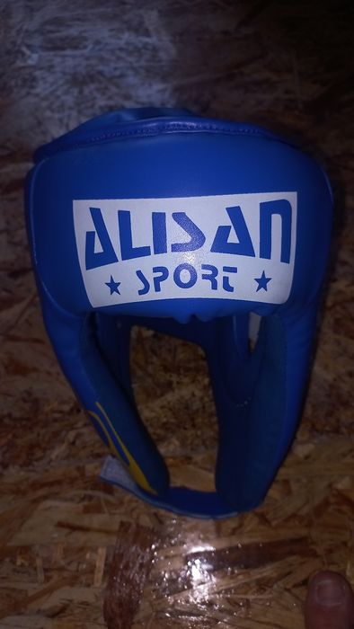 Продаётся в отличном состоянии детский  шлем для борьбы