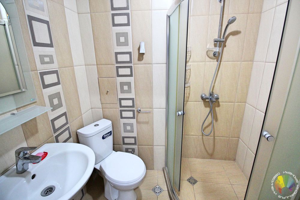 Дава се под наем Тристаен апартамент в Бургас, Братя Миладинови - 100 кв.м за 612 € - Снимка #13