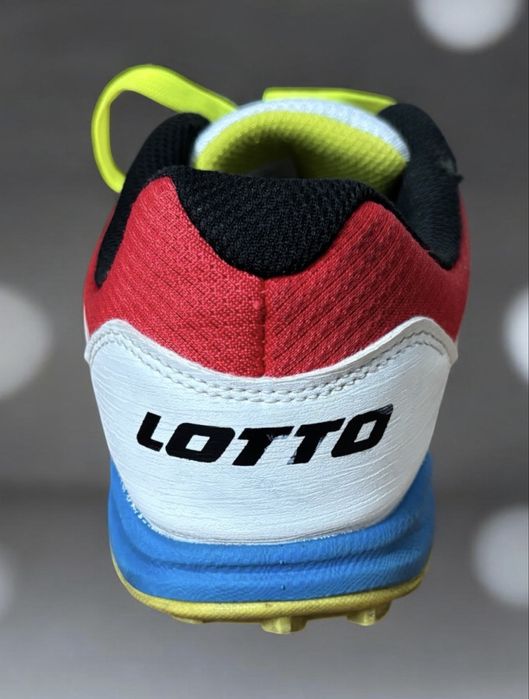 Adidasi fotbal Lotto
