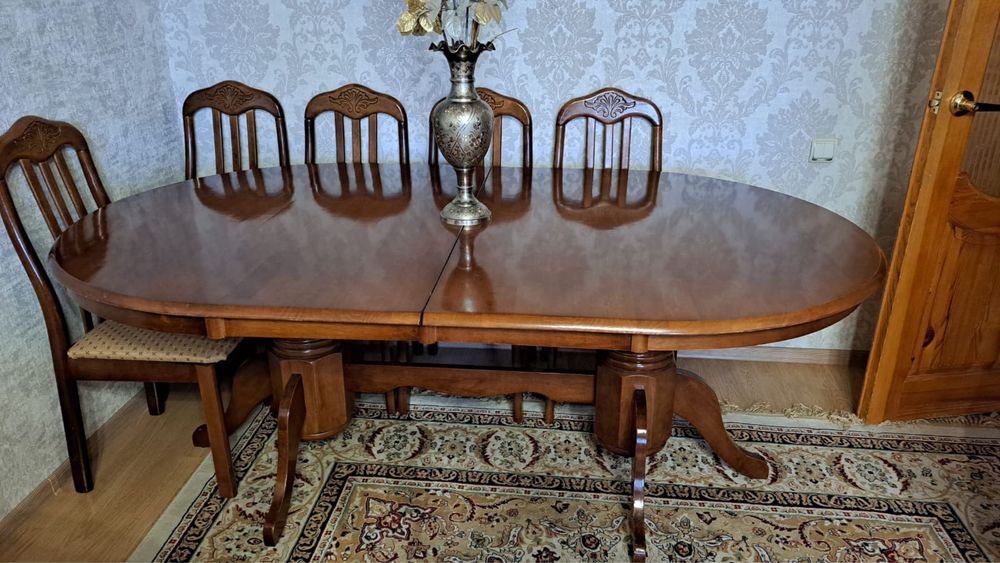 Продам раздвижной стол , без стульев