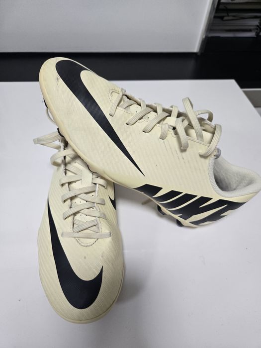 Футболни обувки NIKE Mercurial 38.5