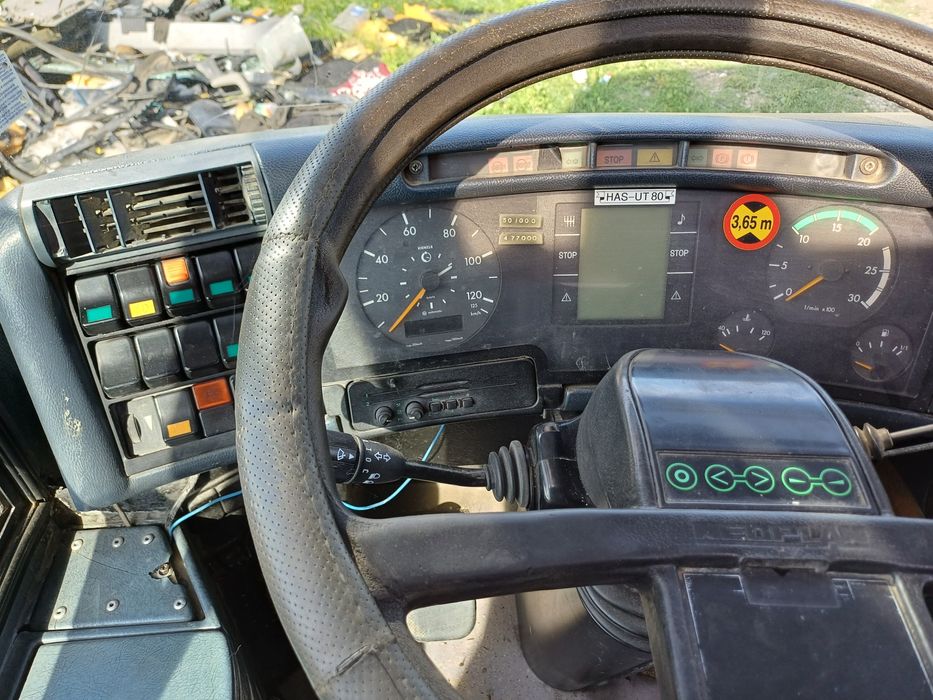 Продава се на части Автобус Неоплан  Н 116двигател перфектен