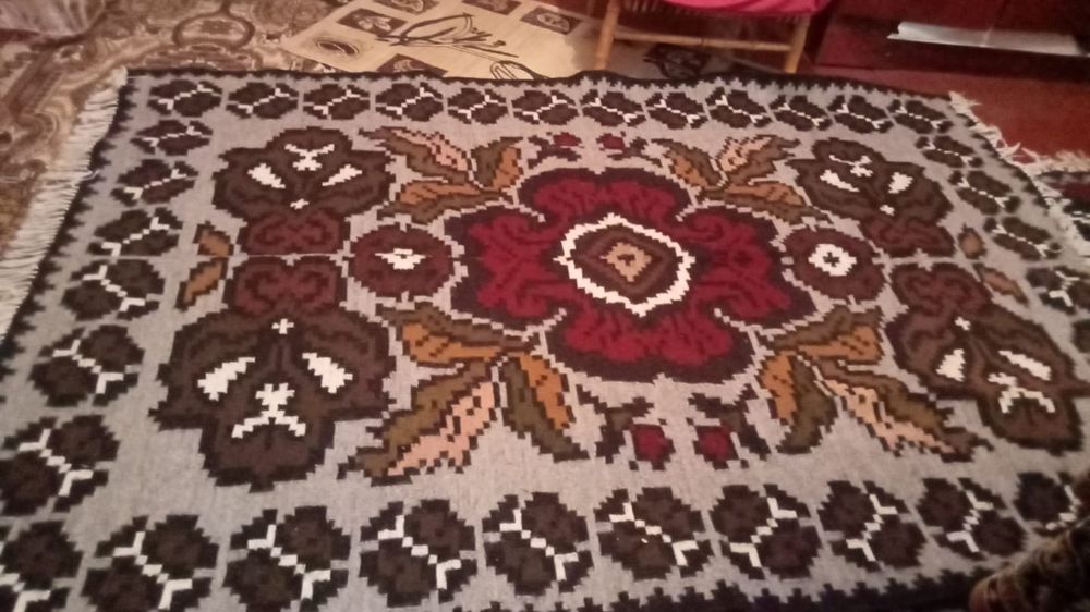 Cerga/cergi cuverturi din lână  țesute manual