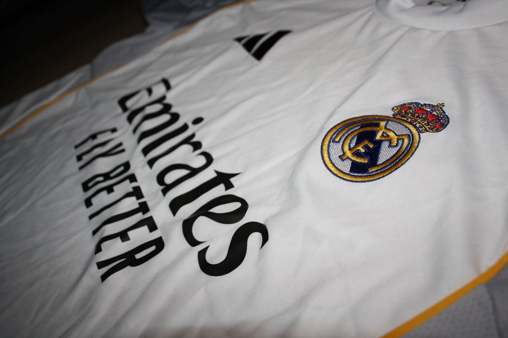 Real Madrid 25/26 домакински екип