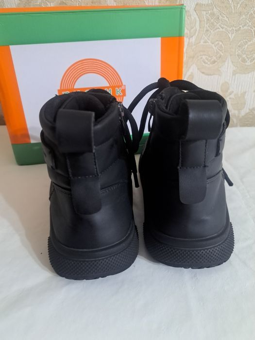 Срочно продам ботинки