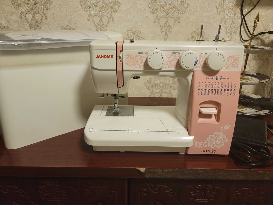 Швейная машинка janome.