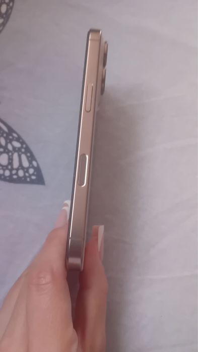 Iphone 16 pro  Titanium Desert