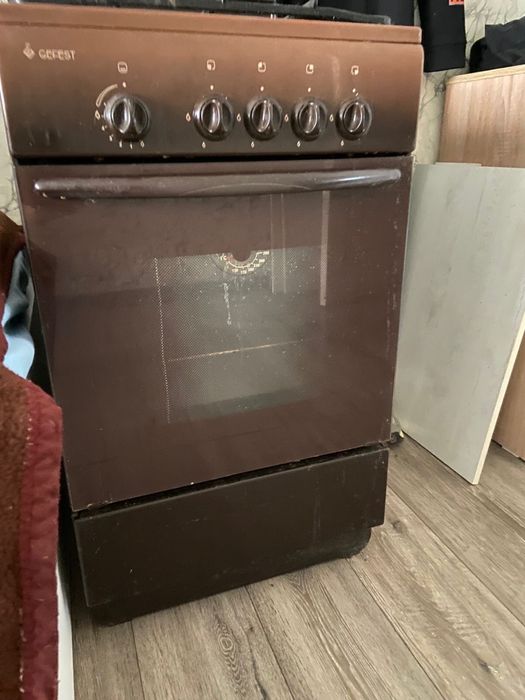 Продам газовую плиту. Б/у