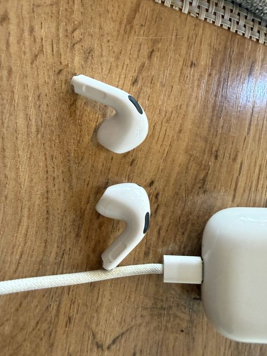 Срочно продам AirPods 4 (ANC)