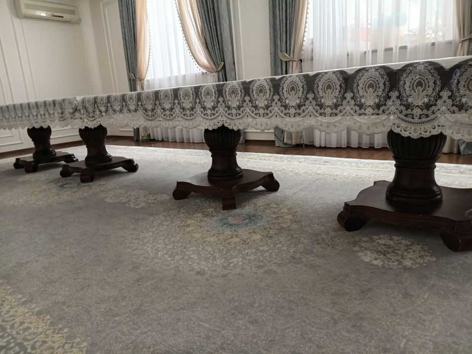 Столы для большого количества гостей