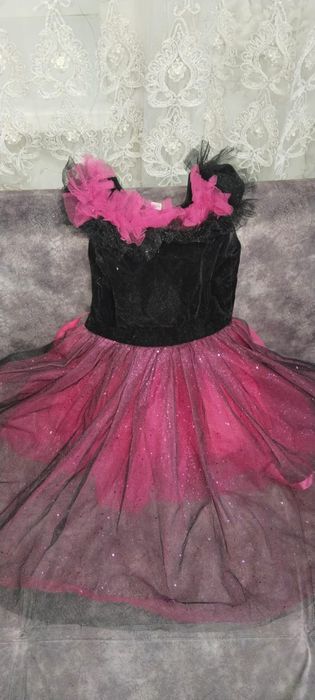 Продам бальные платья в отличном состоянии.