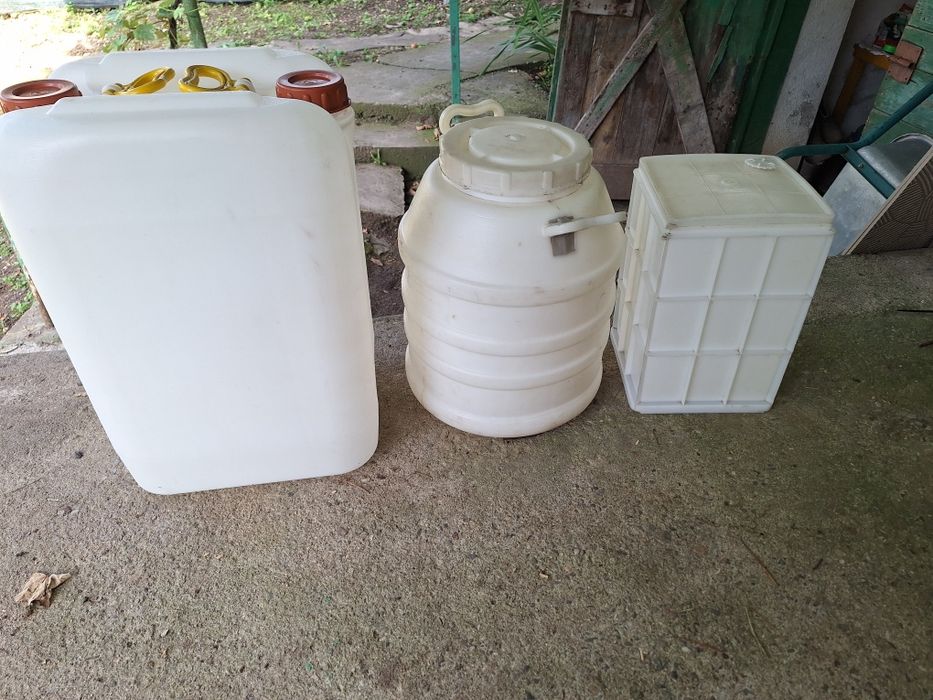 Vând bidoane  plastic