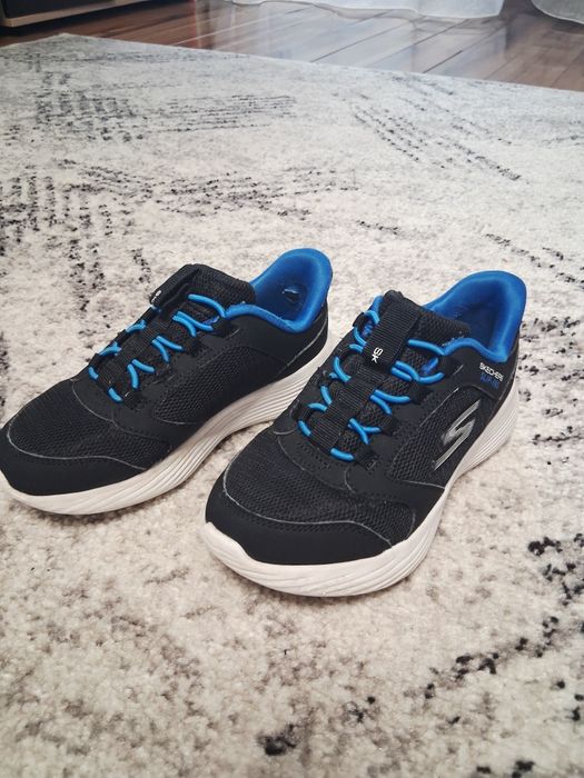 Adidasi skechers baietel marimea 28