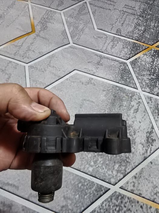 Запчасти Ауди датчик холостого хода