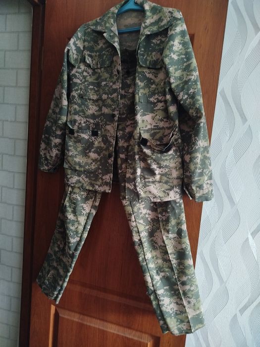 Костюм военный продам