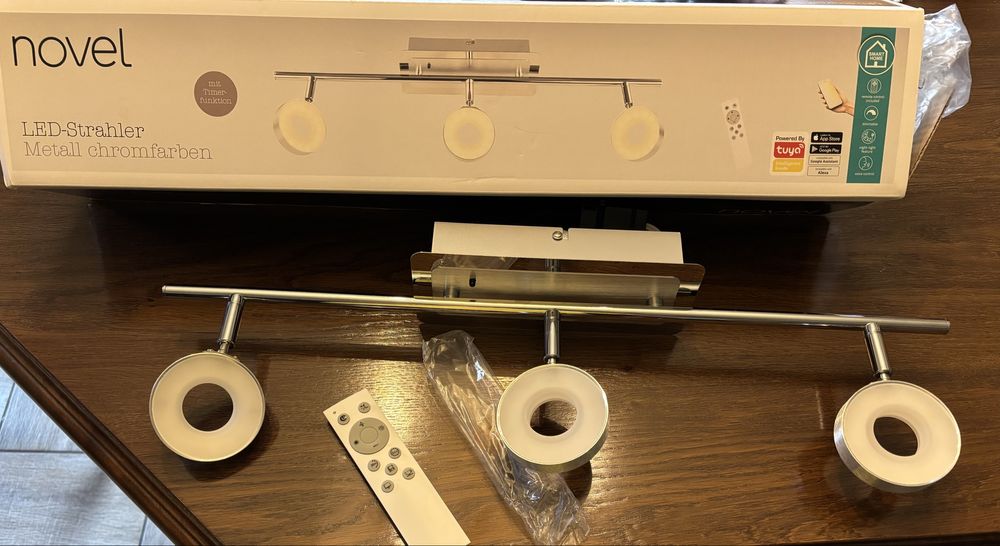 таванна LED лампа с 3 осветителни тела.