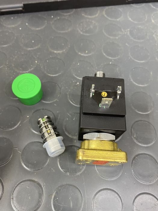 Магнет вентил клапан еспресо бойлер Зануси Спацио