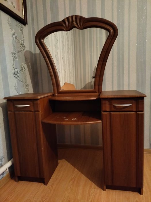 Продам спальный гарнитур