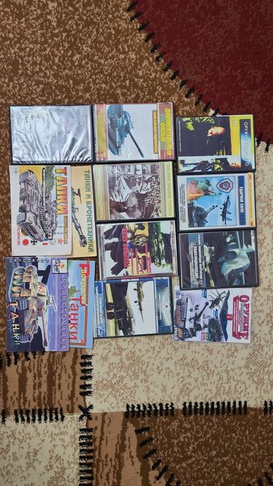 Книги, модели танков и игрушки бронетанковой техники