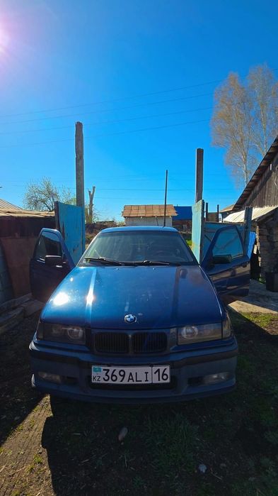 Продам машину BMW 318