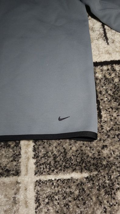 „Nike Tech Fleece Gri/Neon - Mărime S”