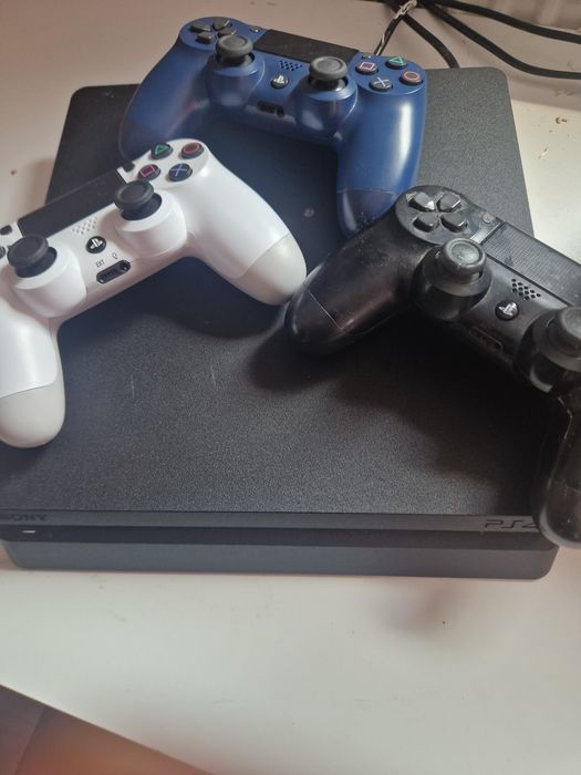 Play station 4 slim, 3 controllere, 500gb