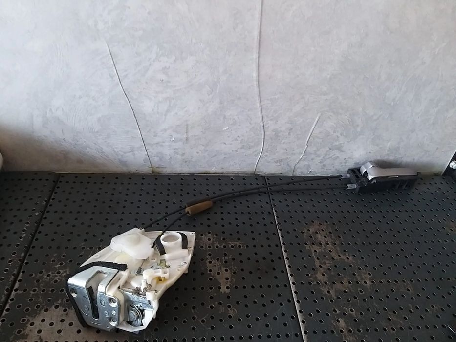 Broasca usa cu maner interior stanga spate suzuki swift 3