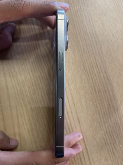 СРОЧНО ! продаю Iphone 16 pro  !