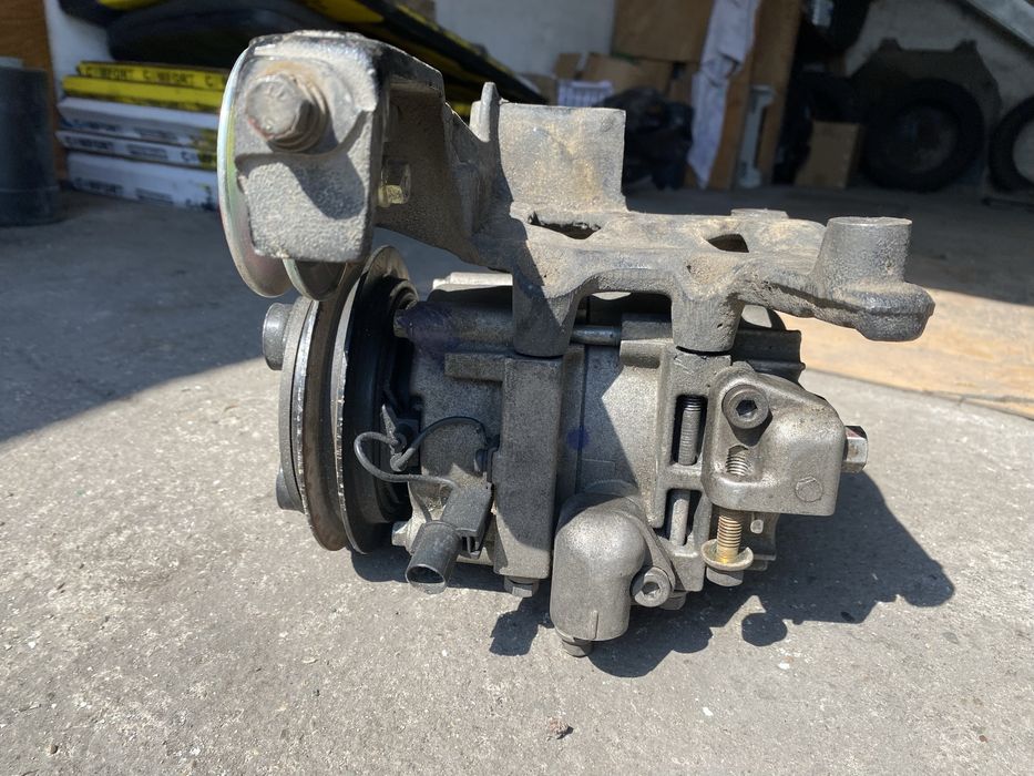 Компрессор кондиционера Starex 2001